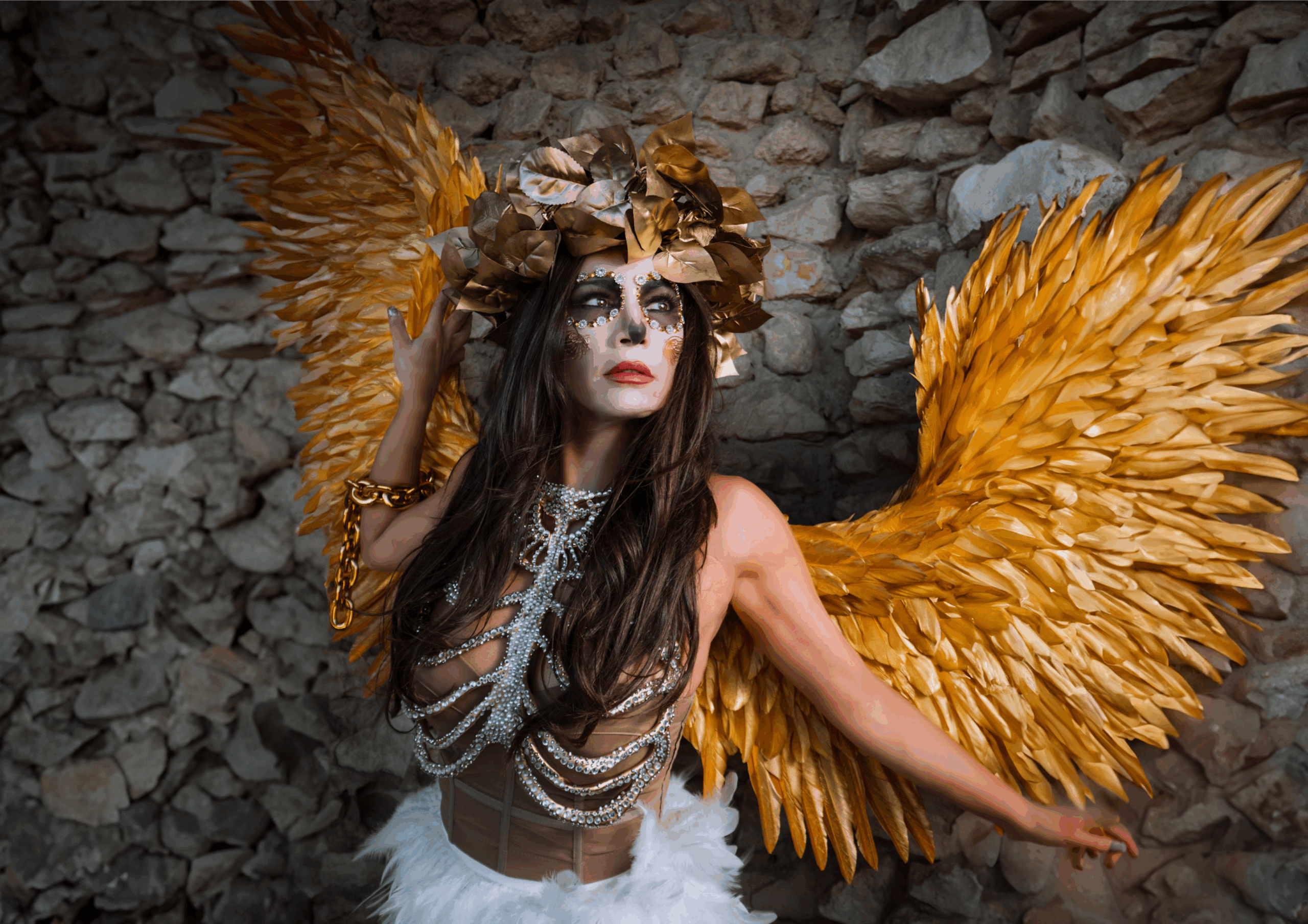 Catrina Independencia, is a radiant tribute to Mexico’s beloved Angel of Independence and the spirit of the 1810 revolution. Our Catrina Independencia, just like the monument, is holding a laurel of victory and a broken chain to symbolize freedom. She also holds another powerful symbol: the banner of the Virgin of Guadalupe, used by priest Miguel Hidalgo y Costilla during the 1810 revolution. Taken from the sacristy of Atotonilco el Grande, Guanajuato, this sacred image became the first Mexican flag—a call for unity, faith, and liberation.