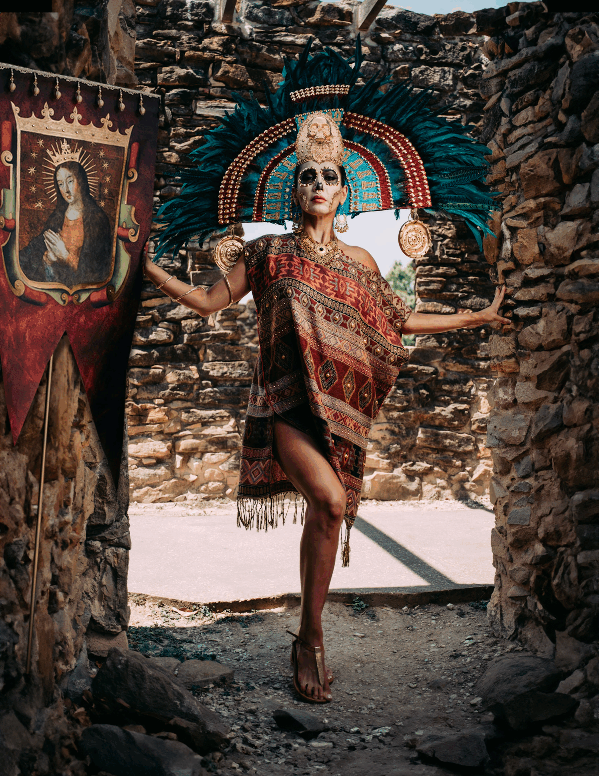 La Malinche, also known as Doña Marina, was sold into slavery at the tender age of 12. She became Hernán Cortés’s trusted interpreter, advisor, and later the mother of his son, Martín, one of the first mestizo children in Mexico’s history. Her fluency in Náhuatl, Maya, and Spanish made her instrumental in facilitating communication between the Spaniards and Indigenous leaders, including Moctezuma, the last Mexica emperor.