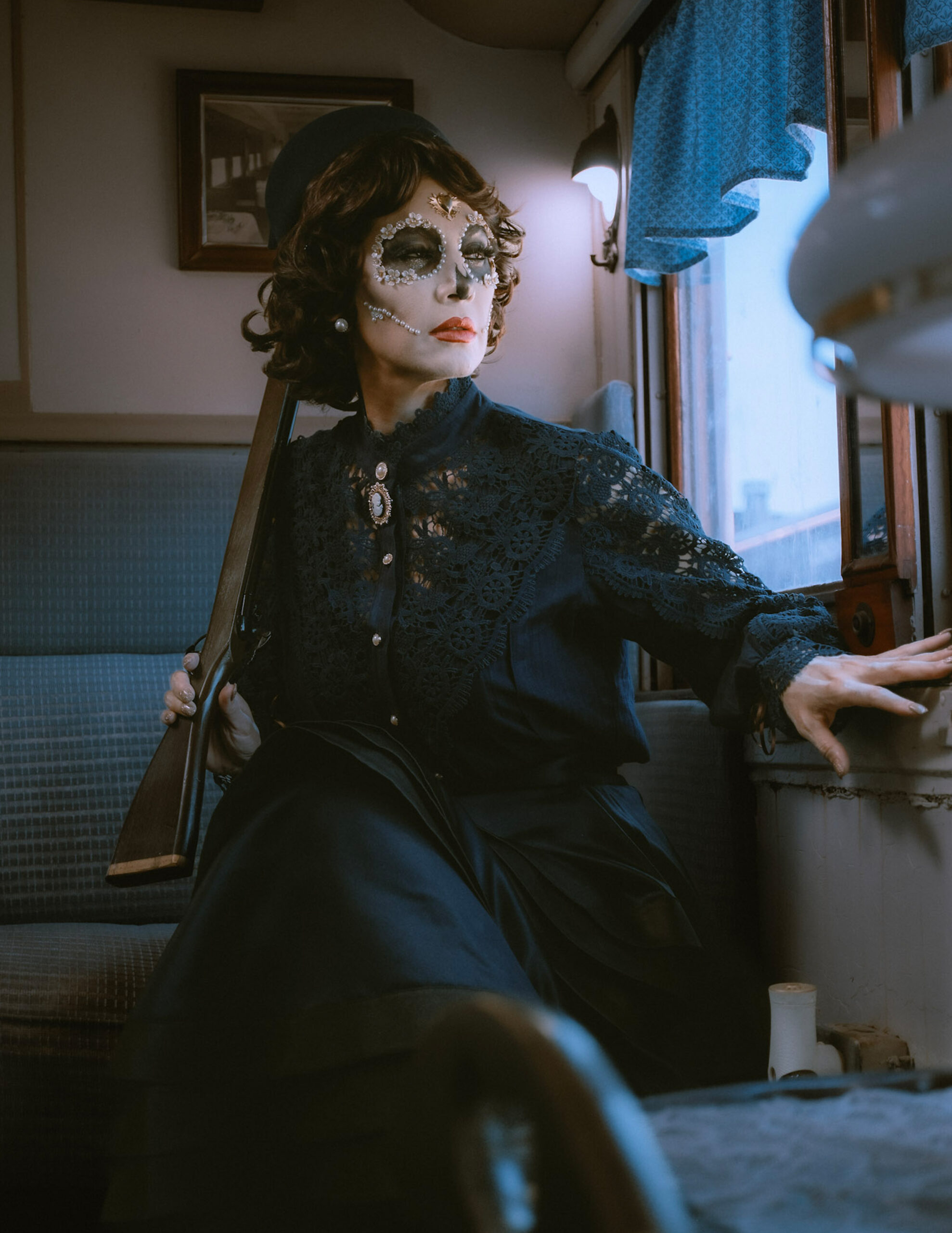 Catrina Carmen honors the legacy of Carmen Serdán Alatriste, a woman of conviction, intellect, and courage, remembered as one of the first to rise in arms for the Mexican Revolution. Born in Puebla in 1873 to a family committed to justice and reform, she grew into a leader who believed deeply in liberty and democracy.