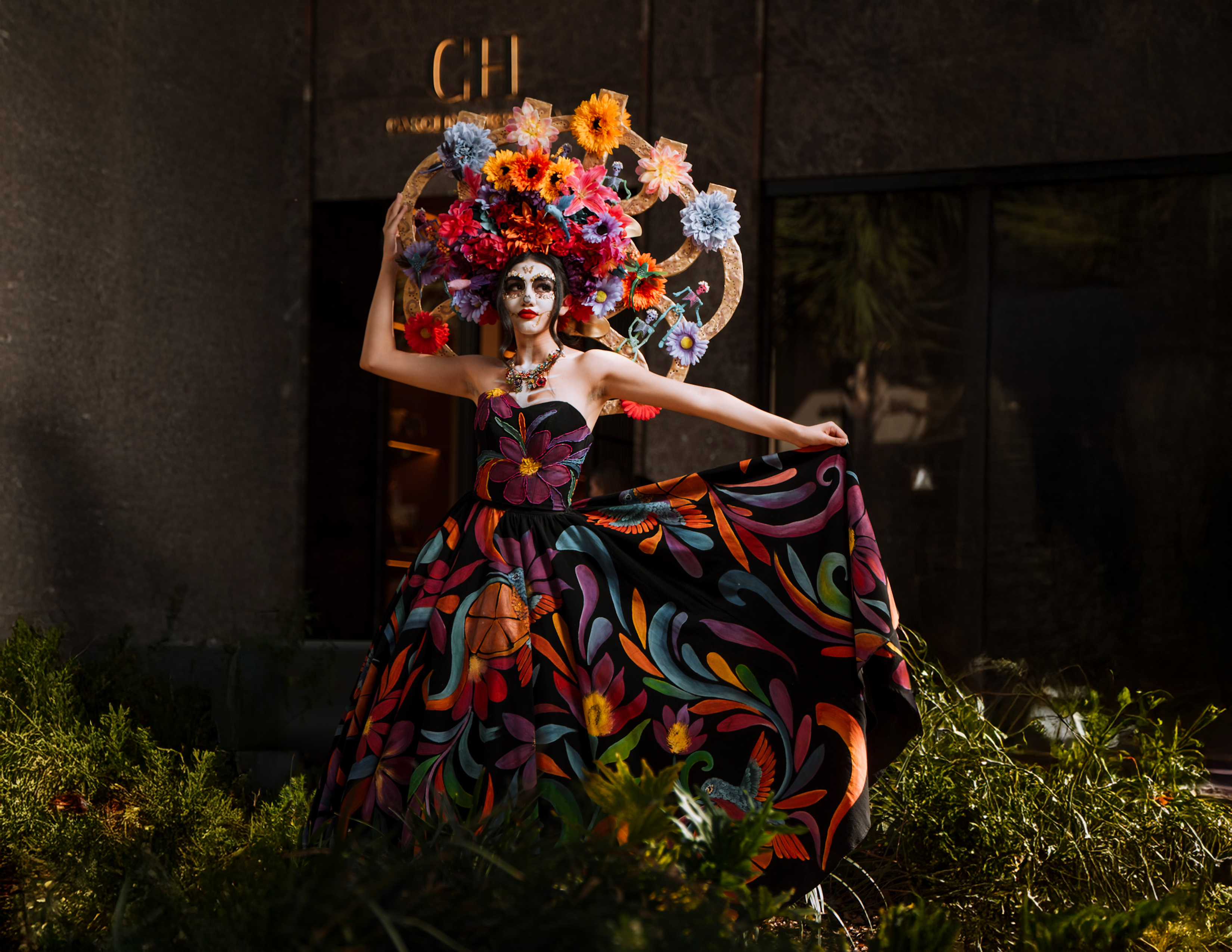 Signia by Hilton Cantera Resort and Spa invites guests from San Antonio and from across the United States to an unforgettable Día de Muertos celebration on Saturday, November 1st, 2025. This curated evening is envisioned as a cultural feast of the senses, blending fashion, music, culinary flavors, and tradition in one extraordinary experience.